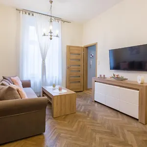 Apartment Ar